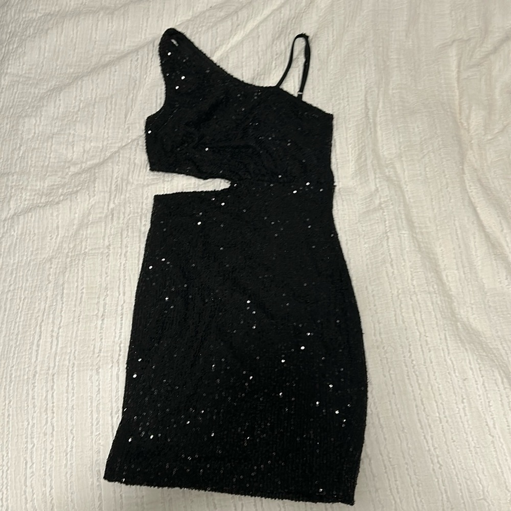 Mini dress by Just Quella fits like a size 0